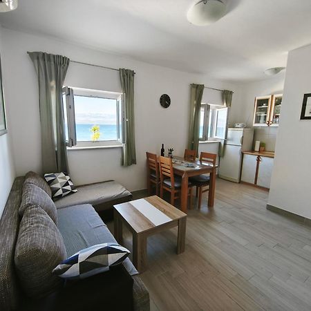 Holiday Home Lucica Сутиван Екстериор снимка