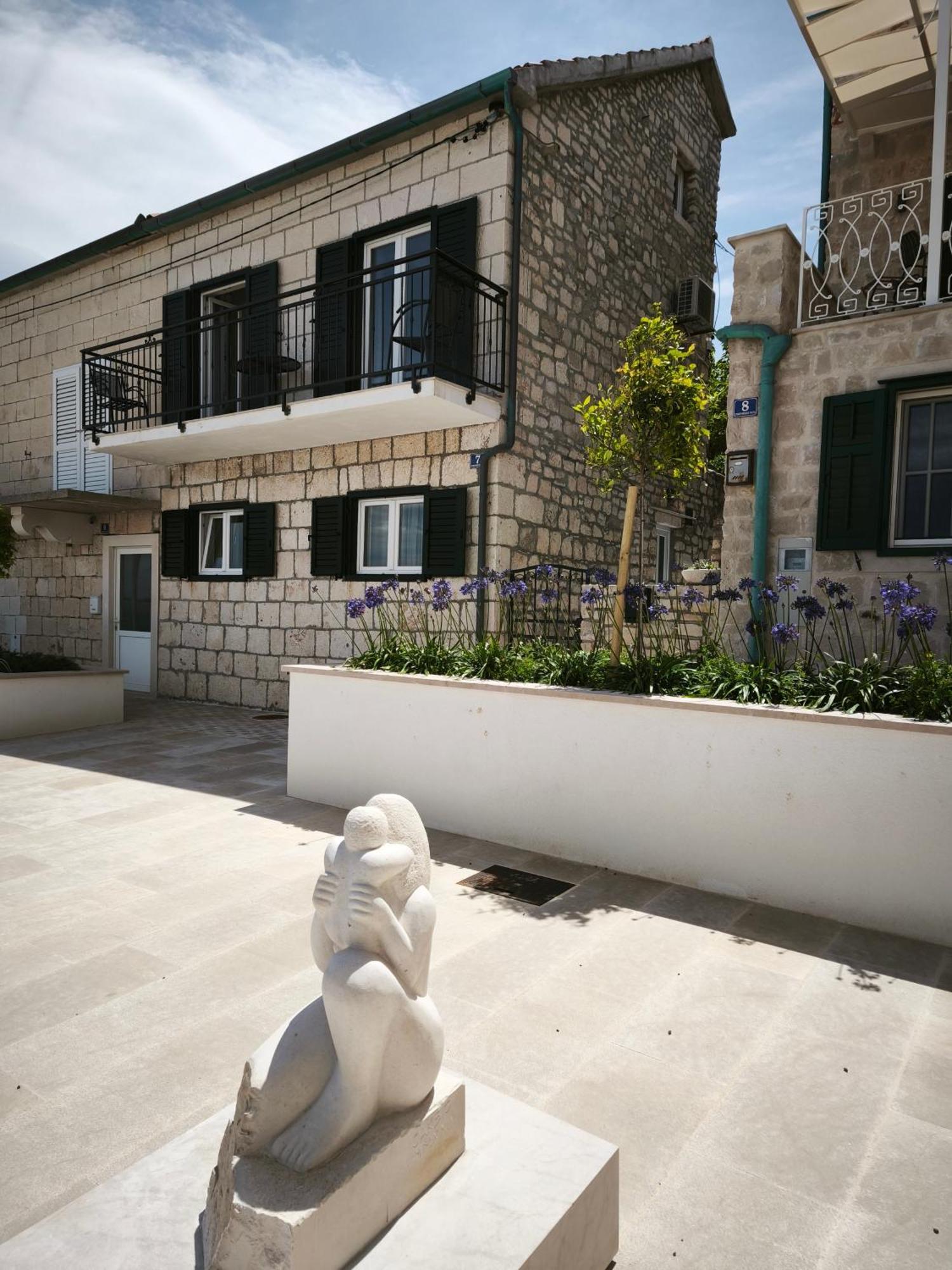 Holiday Home Lucica Сутиван Екстериор снимка