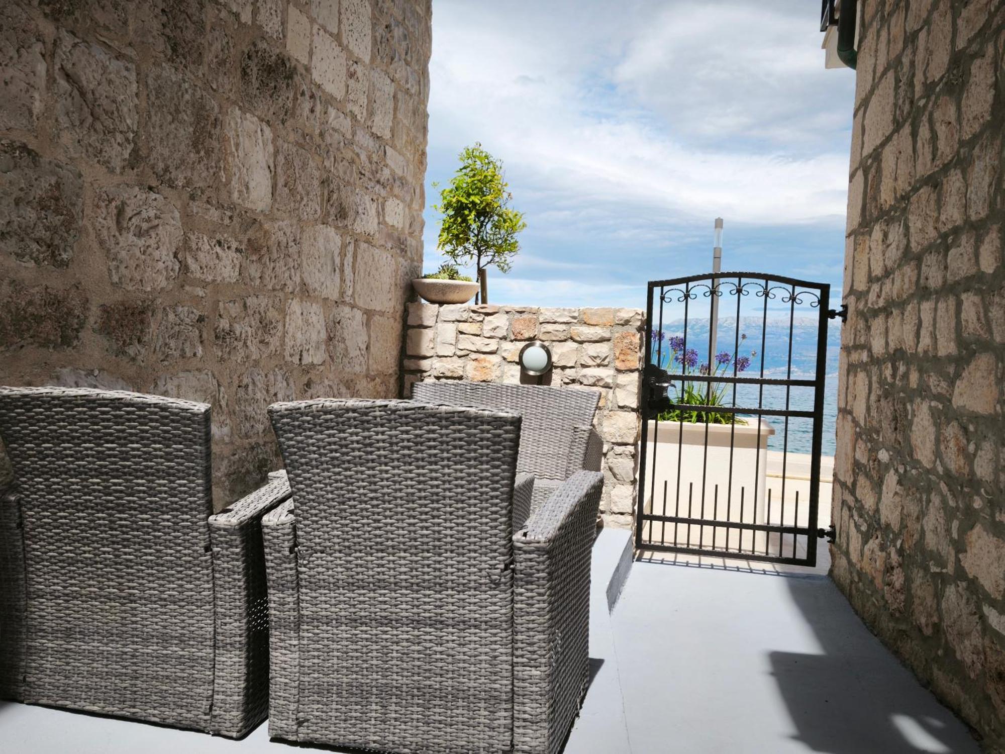 Holiday Home Lucica Сутиван Екстериор снимка