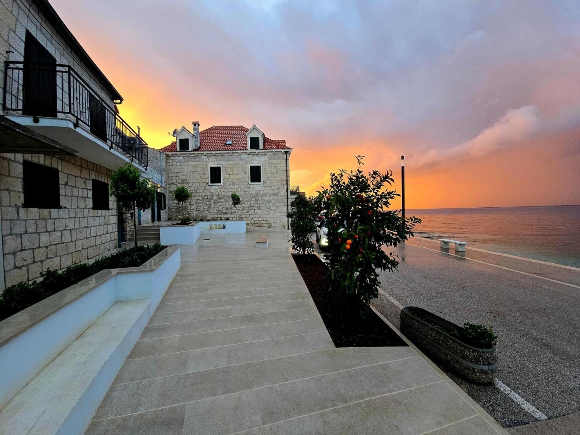 Holiday Home Lucica Сутиван Екстериор снимка