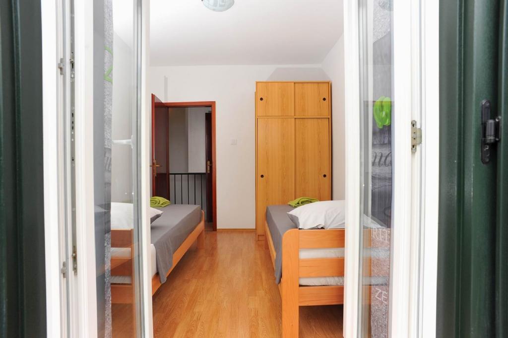 Holiday Home Lucica Сутиван Екстериор снимка