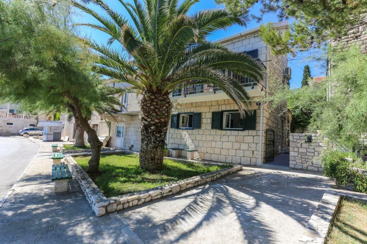 Holiday Home Lucica Сутиван Екстериор снимка