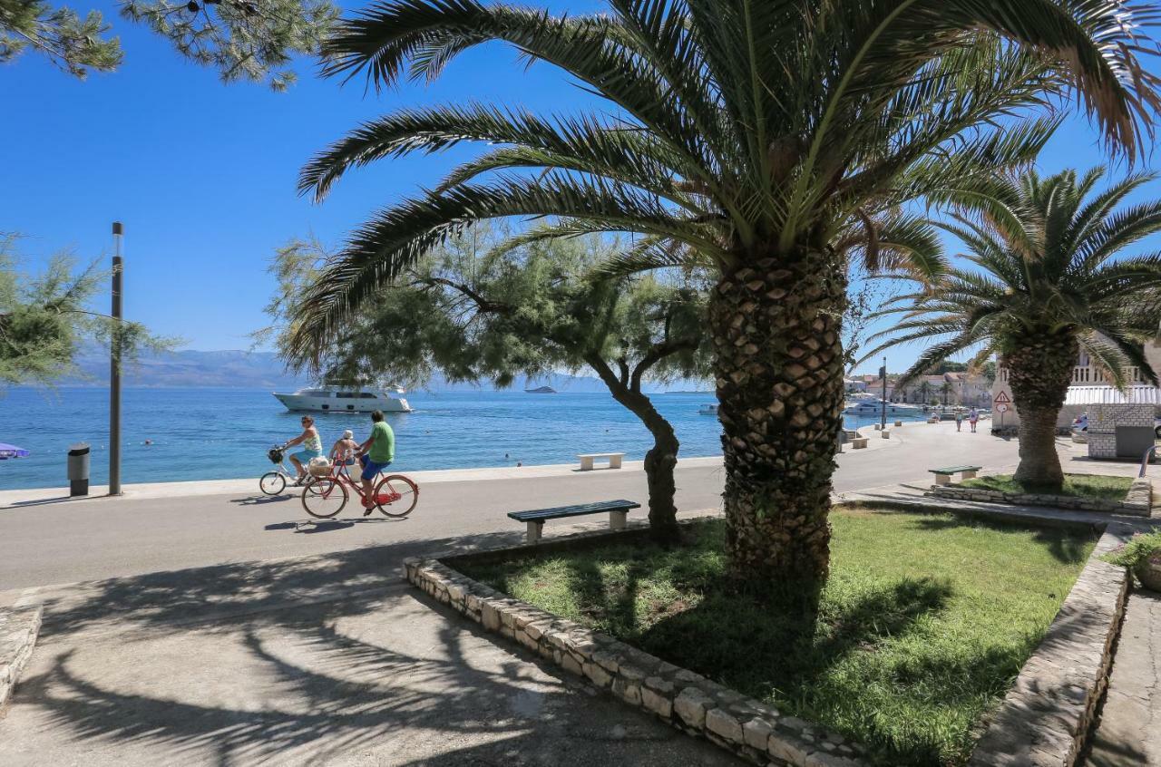 Holiday Home Lucica Сутиван Екстериор снимка