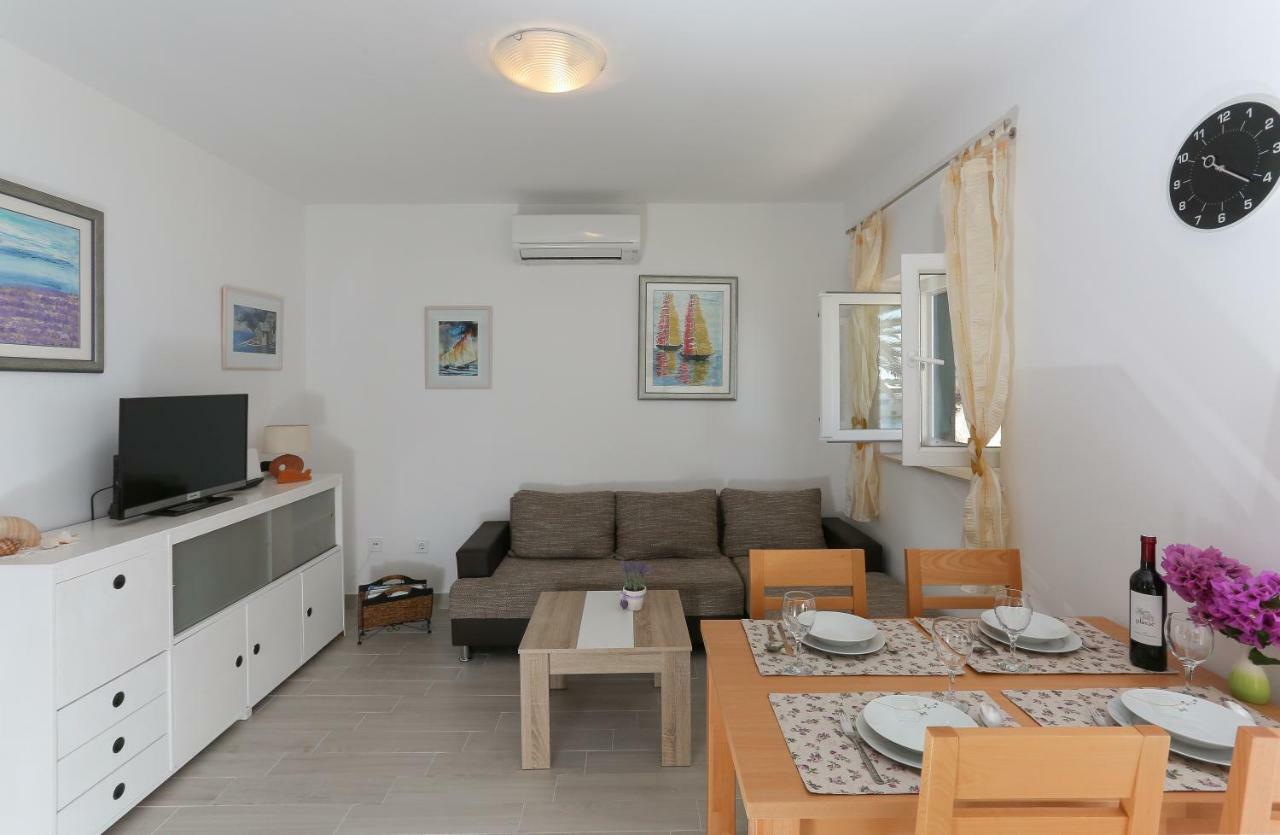 Holiday Home Lucica Сутиван Екстериор снимка