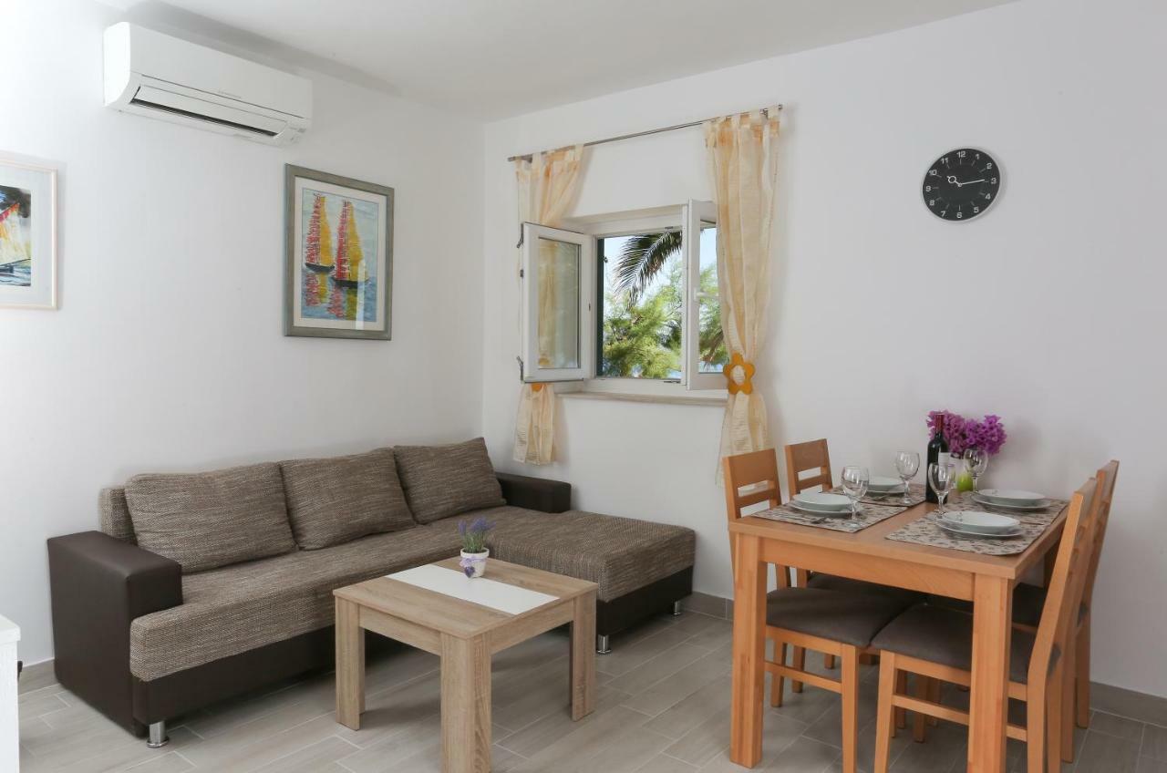 Holiday Home Lucica Сутиван Екстериор снимка