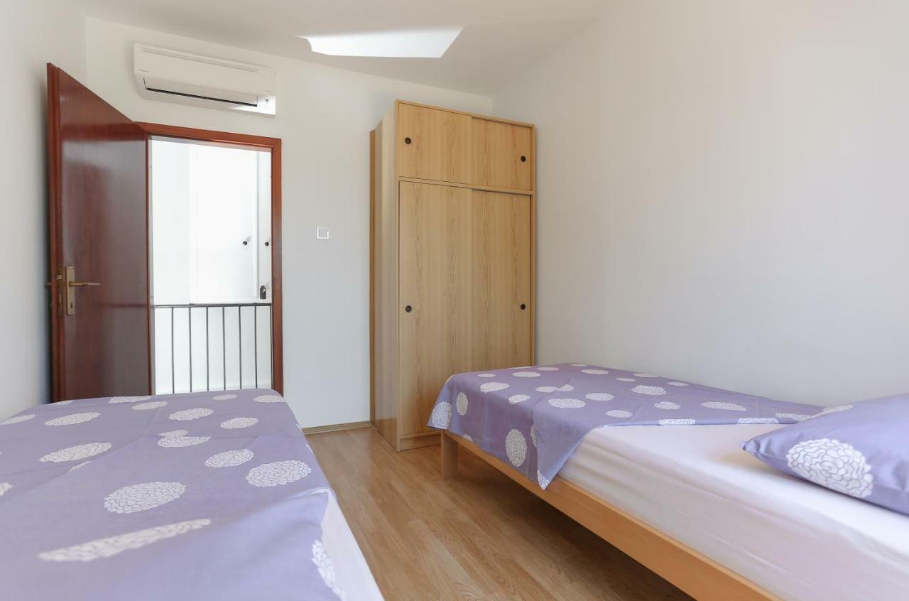 Holiday Home Lucica Сутиван Екстериор снимка